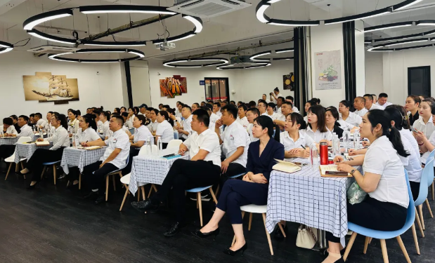 “食”刻守護(hù)，安全相伴！華逸府食品安全及營(yíng)養(yǎng)健康知識(shí)專(zhuān)項(xiàng)培訓(xùn)
